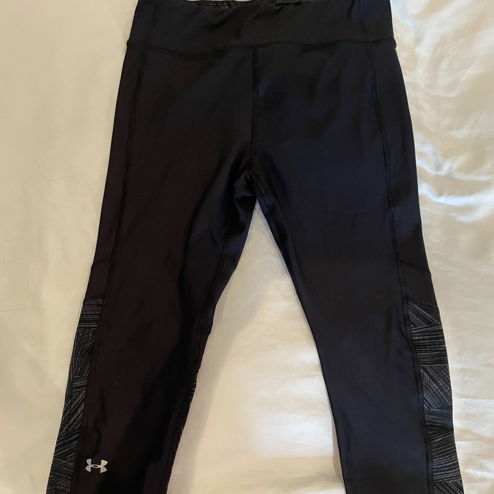 Sz M Under Armour compression crops